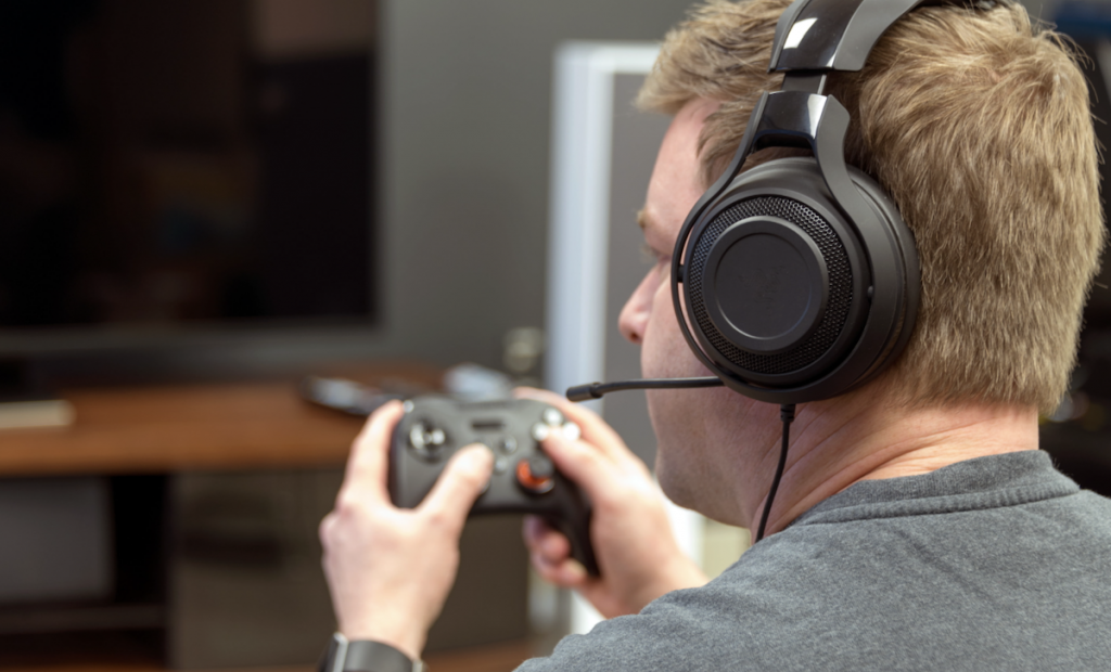 Should You Use Wired or Wireless Headphones for Gaming?