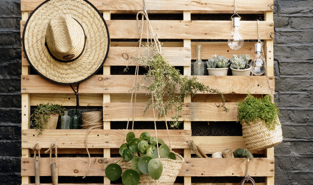 10 Ways you can use Wooden Pallets to improve your Home