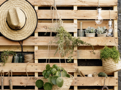 10 Ways you can use Wooden Pallets to improve your Home