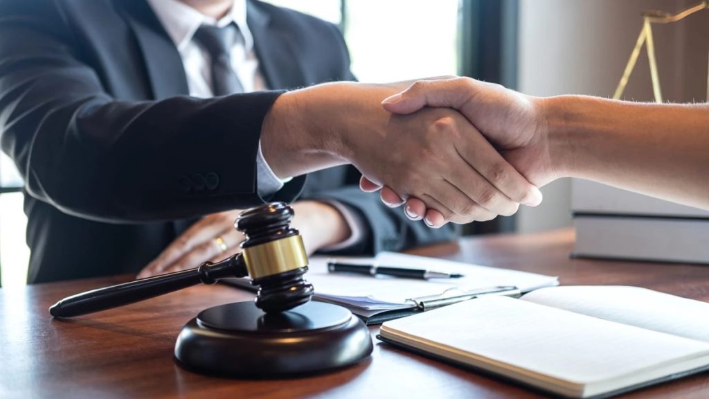 4 Reasons Why Hiring a Real Estate Lawyer is Beneficial