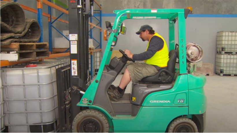 Forklift Licence Safety Tips for Preventing Accidents and Injuries in the Workplace